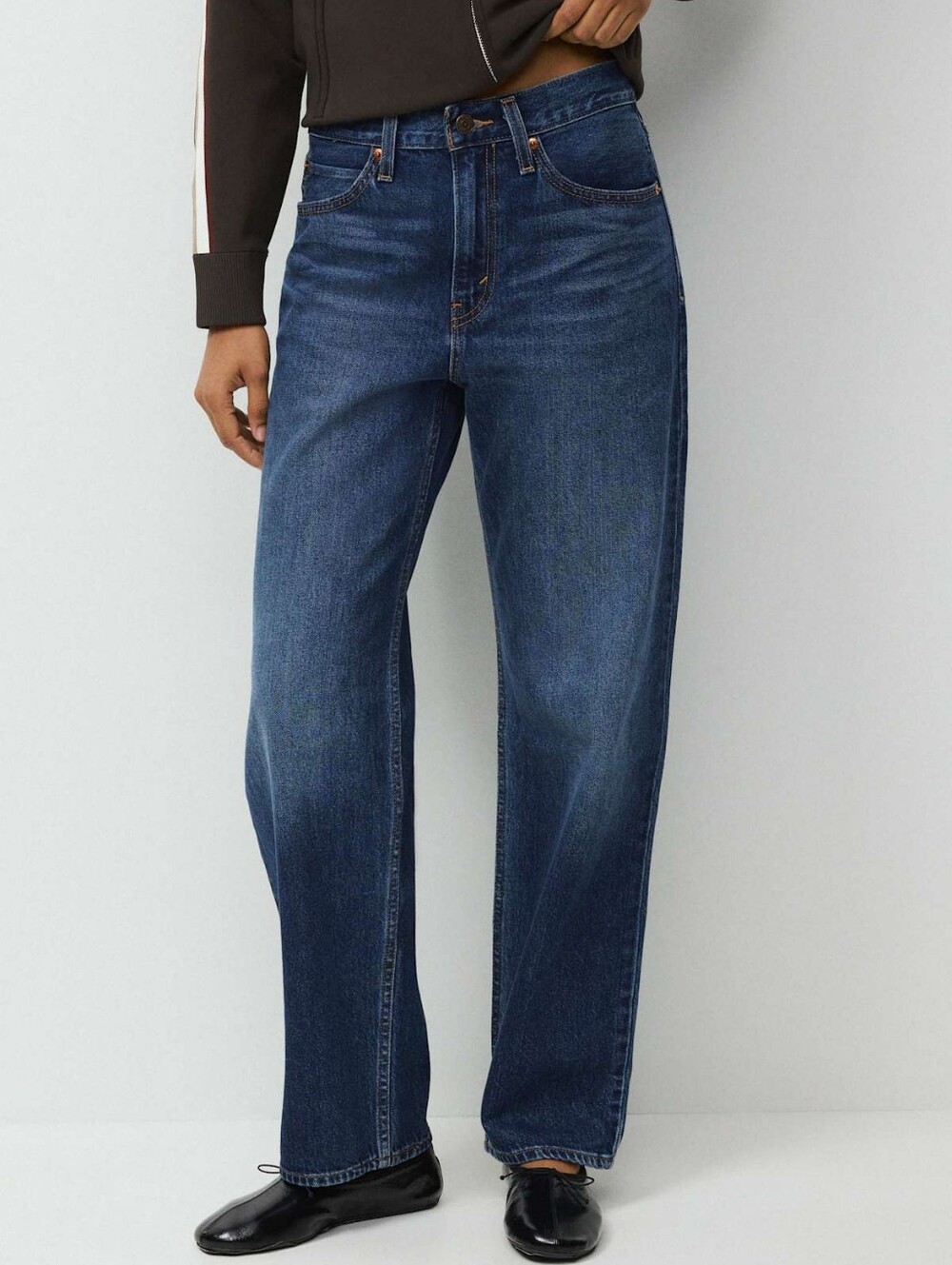 Levi's Aritzia Mid Rise Straight Leg Relaxed Jean in Dark Wash EUC